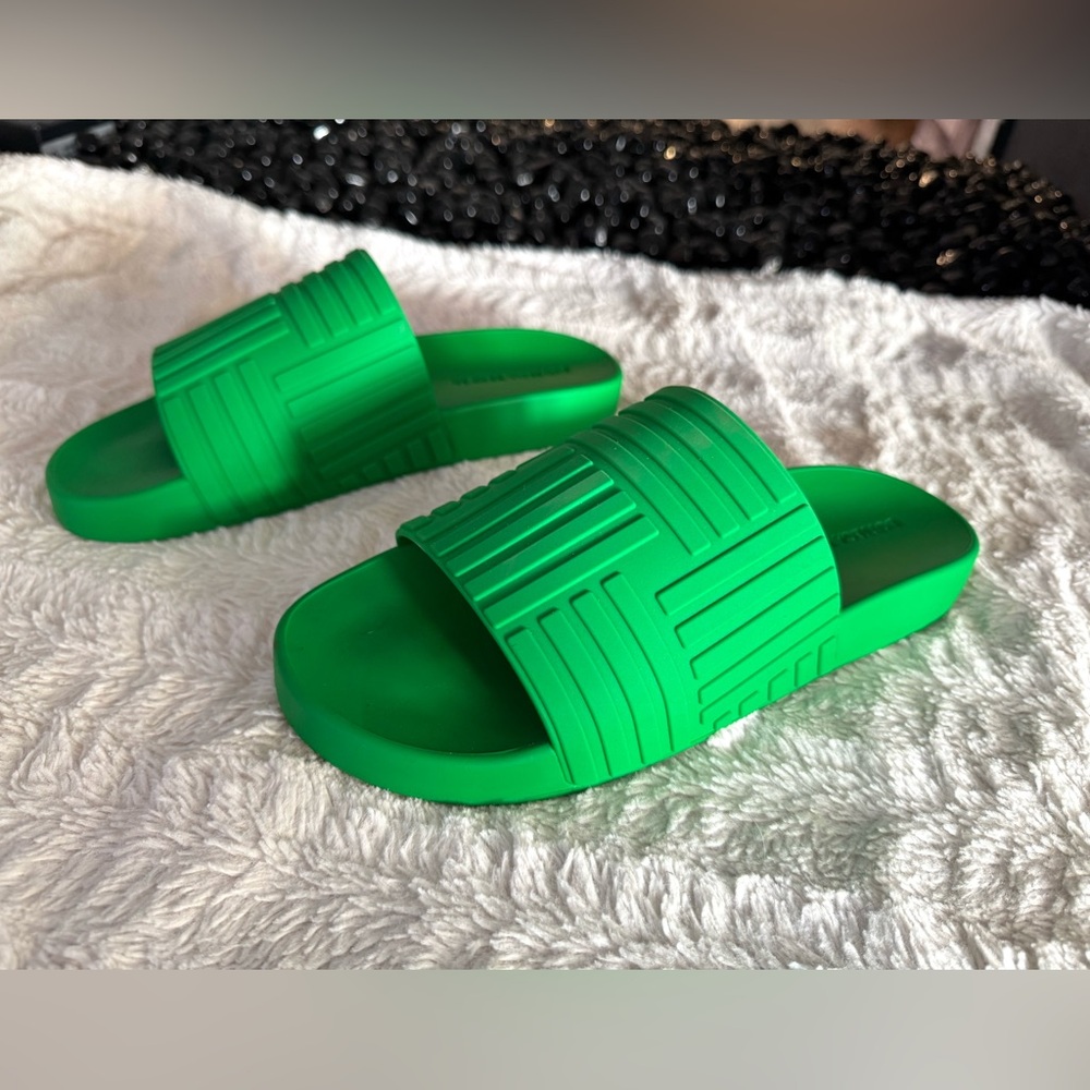 Bottega Veneta - Slider Embossed Rubber Green Slides - Picture 2 of 11